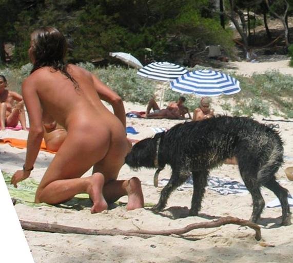 Seductive nudist youth attracts even animals