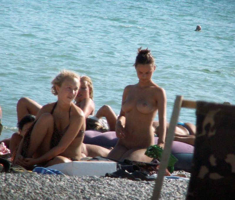 Nudist bundle with gorgeous rack and cutie bald twat talking with her friend while sunbath