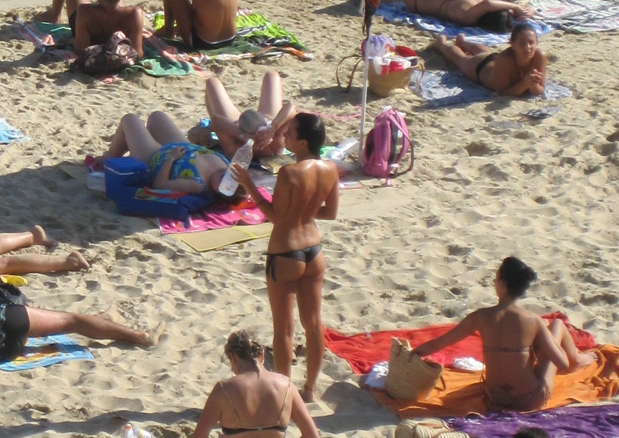 Topless bikini babe with great body