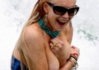 Lindsay Lohan boobs slip exposed by paparazzi