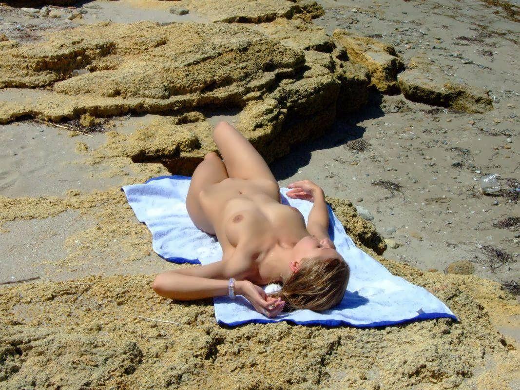 Sexy blonde suntanning totally nude
